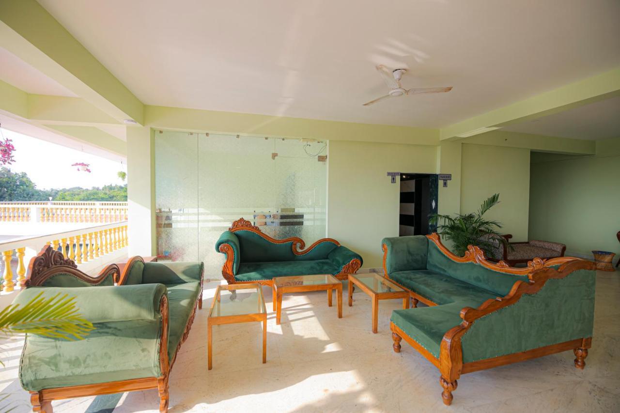 Sparv Aulakhs Resort Mandrem Bagian luar foto