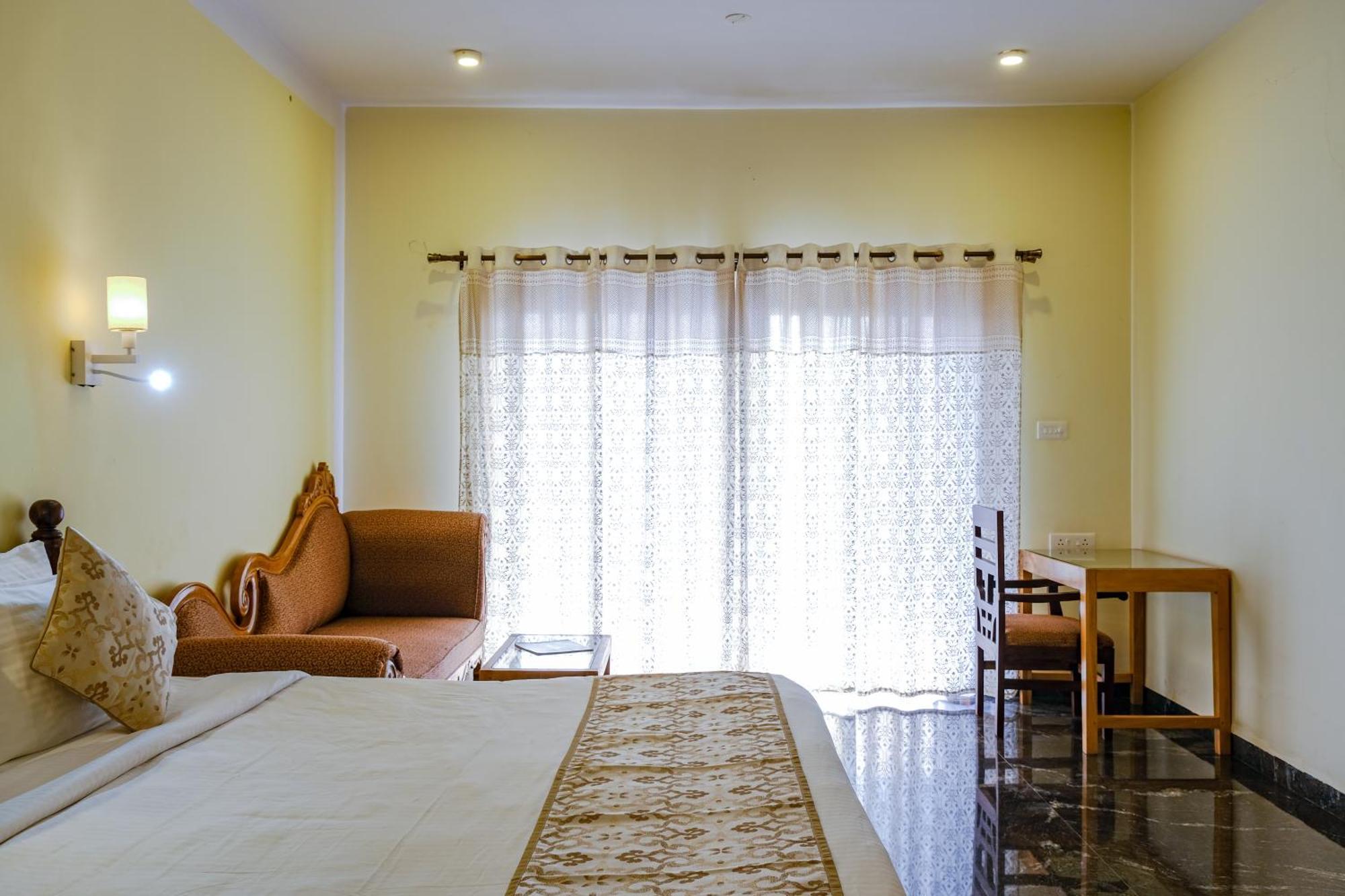 Sparv Aulakhs Resort Mandrem Bagian luar foto