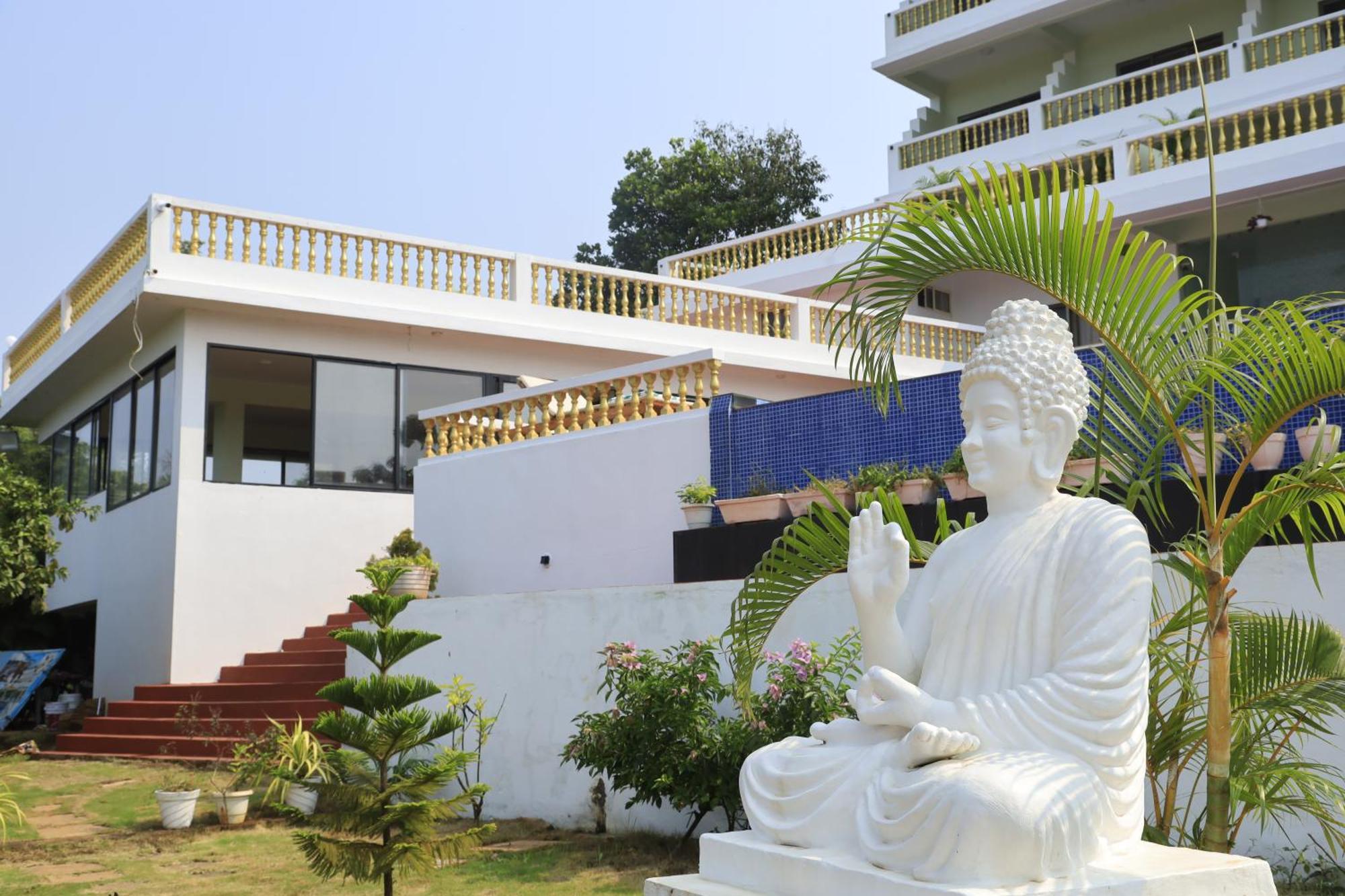 Sparv Aulakhs Resort Mandrem Bagian luar foto