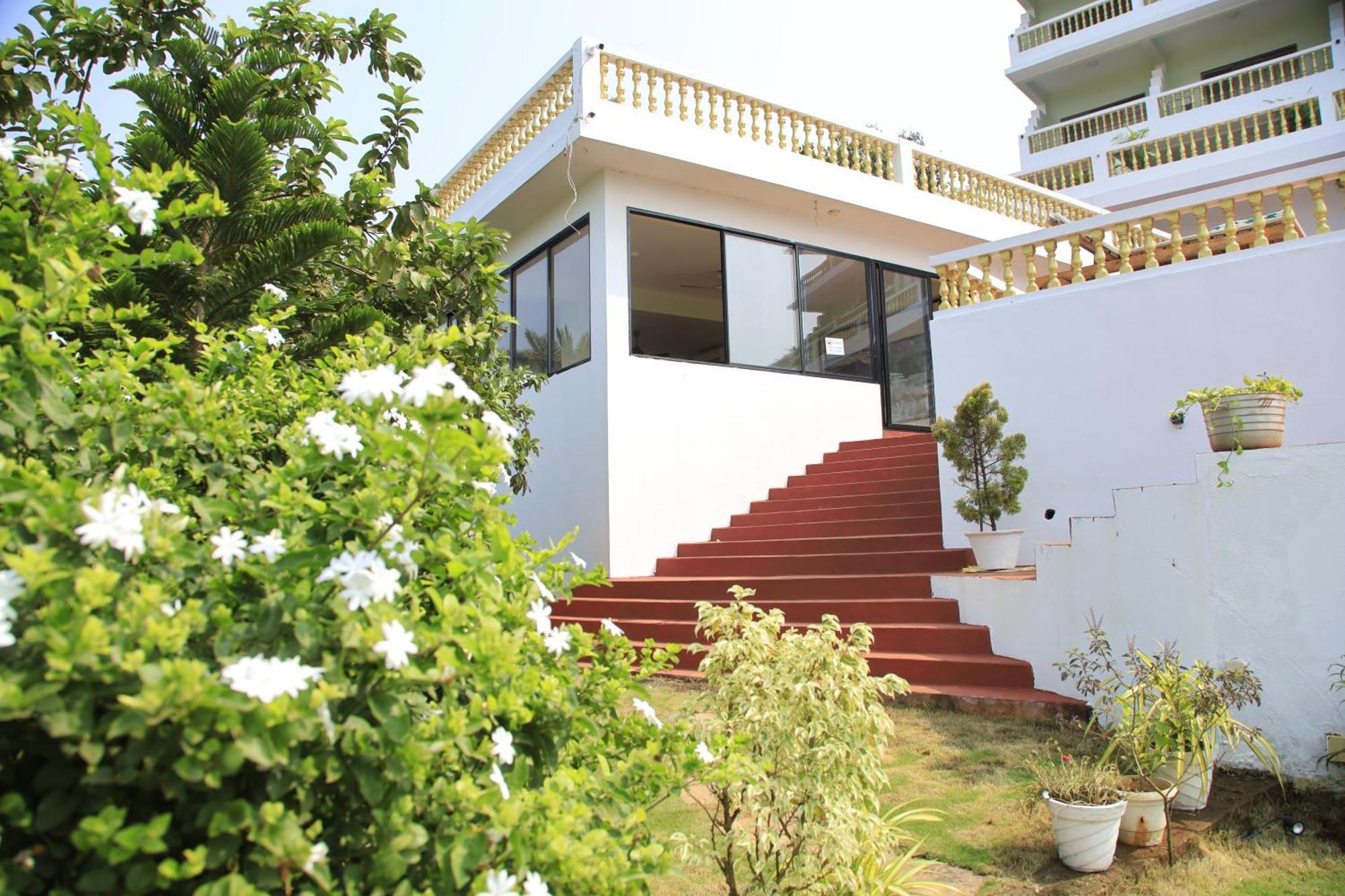 Sparv Aulakhs Resort Mandrem Bagian luar foto