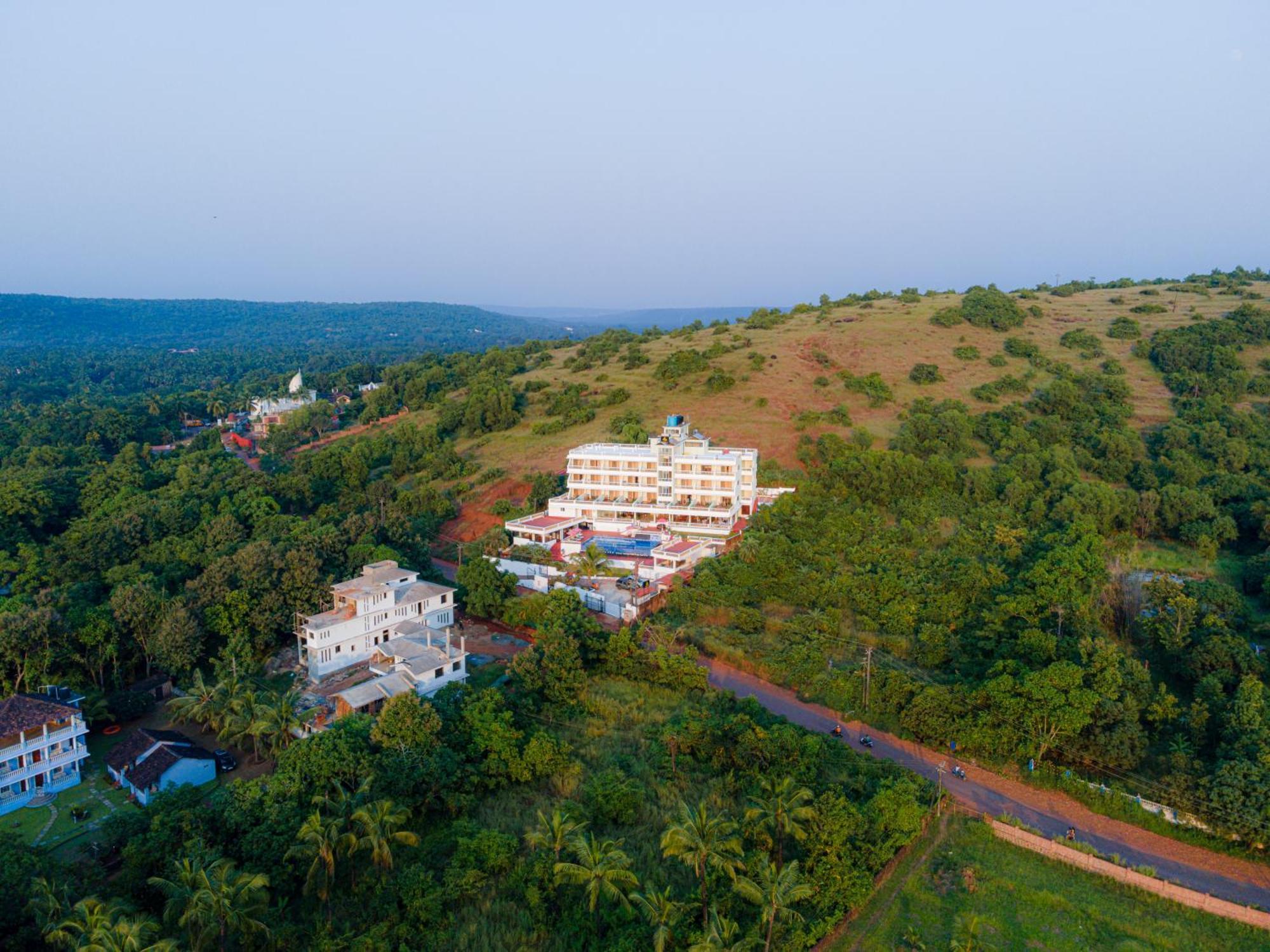Sparv Aulakhs Resort Mandrem Bagian luar foto