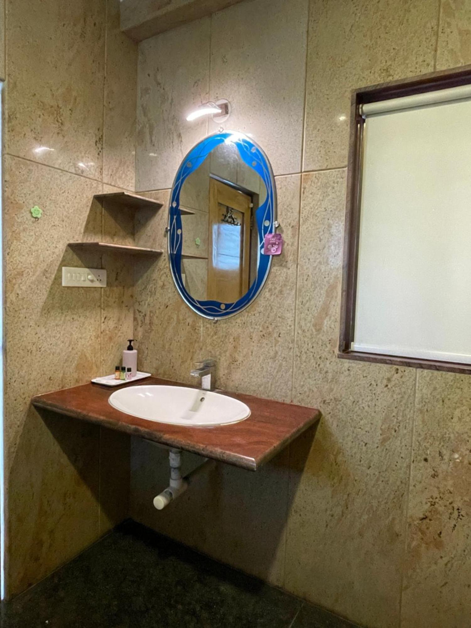 Sparv Aulakhs Resort Mandrem Bagian luar foto