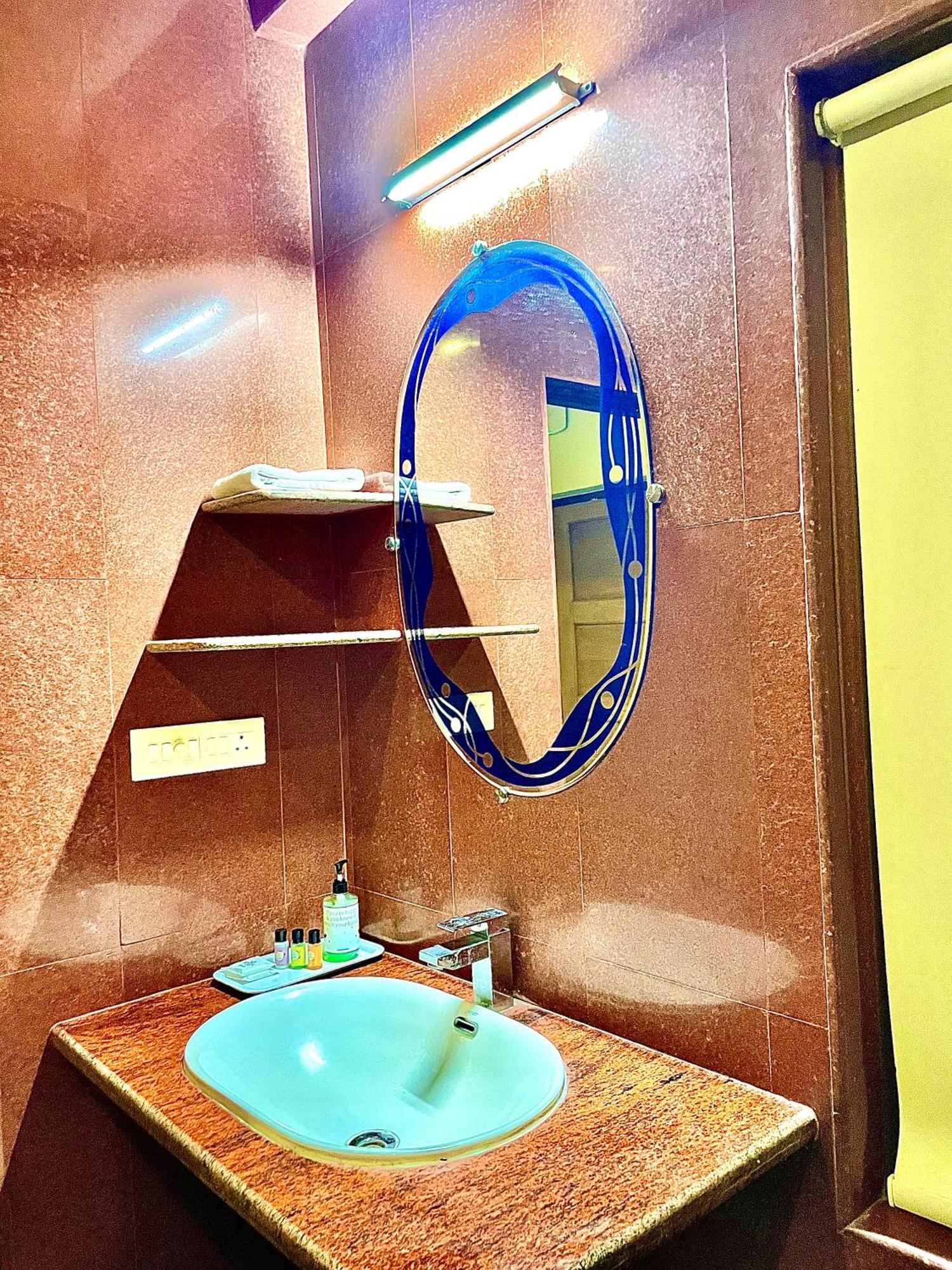 Sparv Aulakhs Resort Mandrem Bagian luar foto